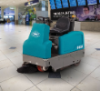 6100 Varredora de pavimentos subcompacta de condutor sentado a bateria alt 18