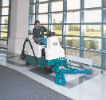 6100 Varredora de pavimentos subcompacta de condutor sentado a bateria alt 19