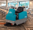 6100 Varredora de pavimentos subcompacta de condutor sentado a bateria alt 10